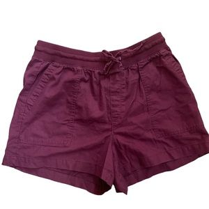 GAP burgundy shorts 100% cotton with pockets in front & back, elastic waistband